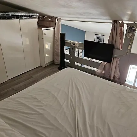 Studio Cabine Avec Mezzanine * Агд